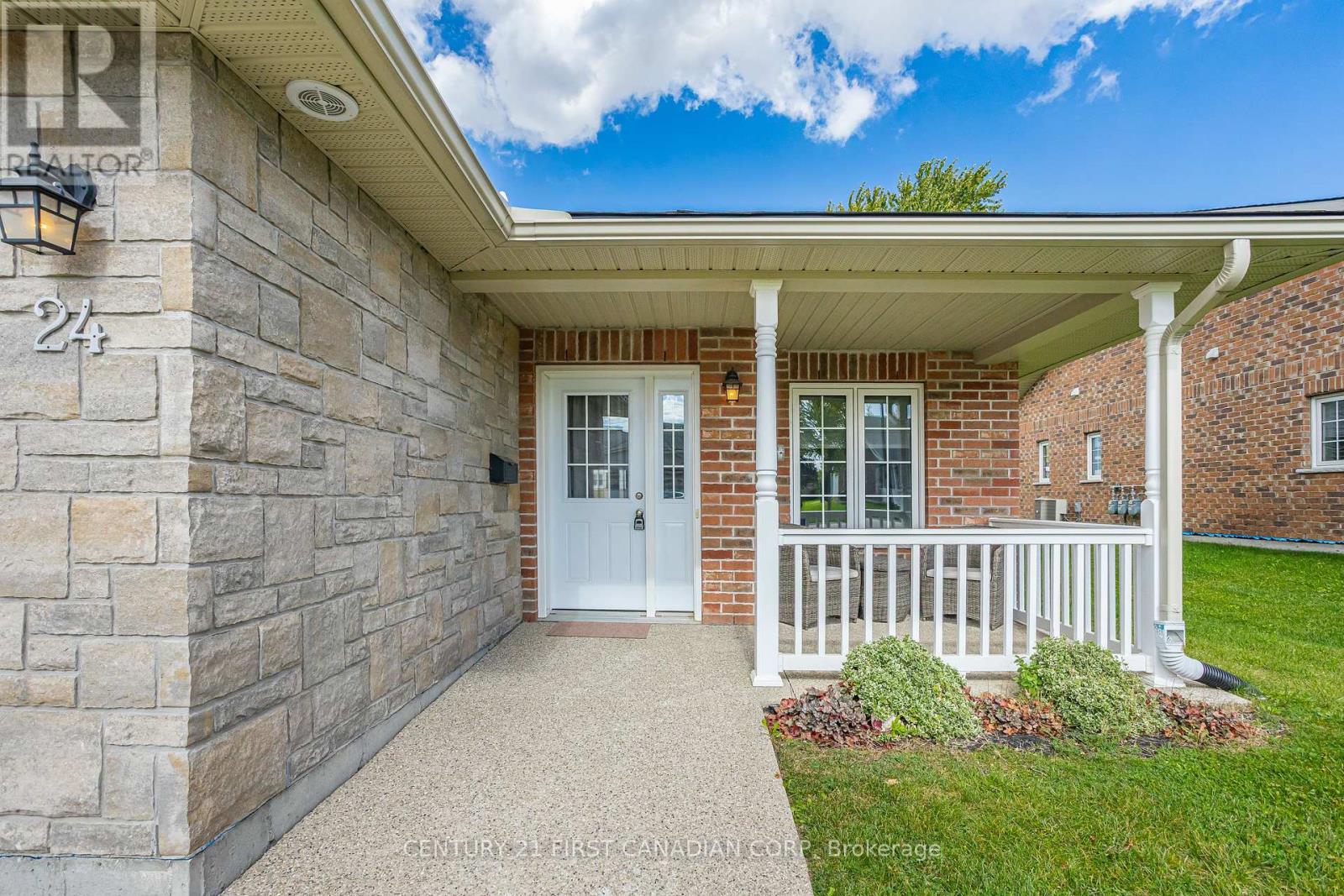 24 Devon Drive, South Huron, Ontario  N0M 1S3 - Photo 5 - X12450366