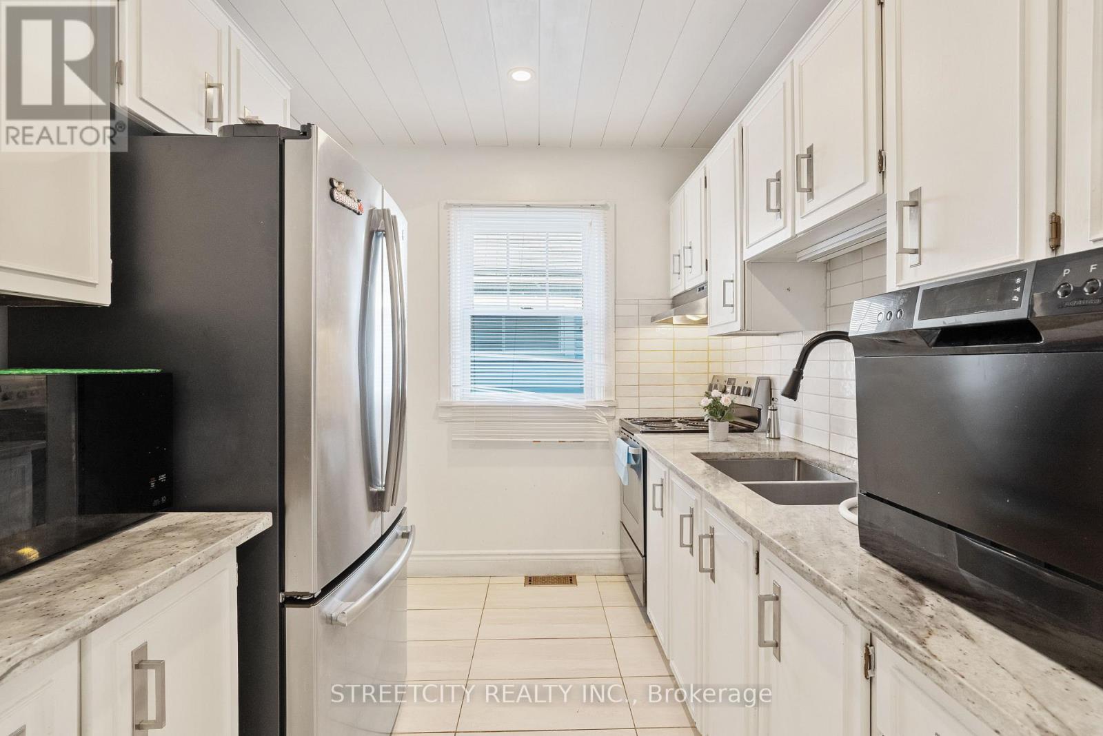 445 Mornington Avenue, London East, Ontario  N5Y 3C7 - Photo 9 - X12450369