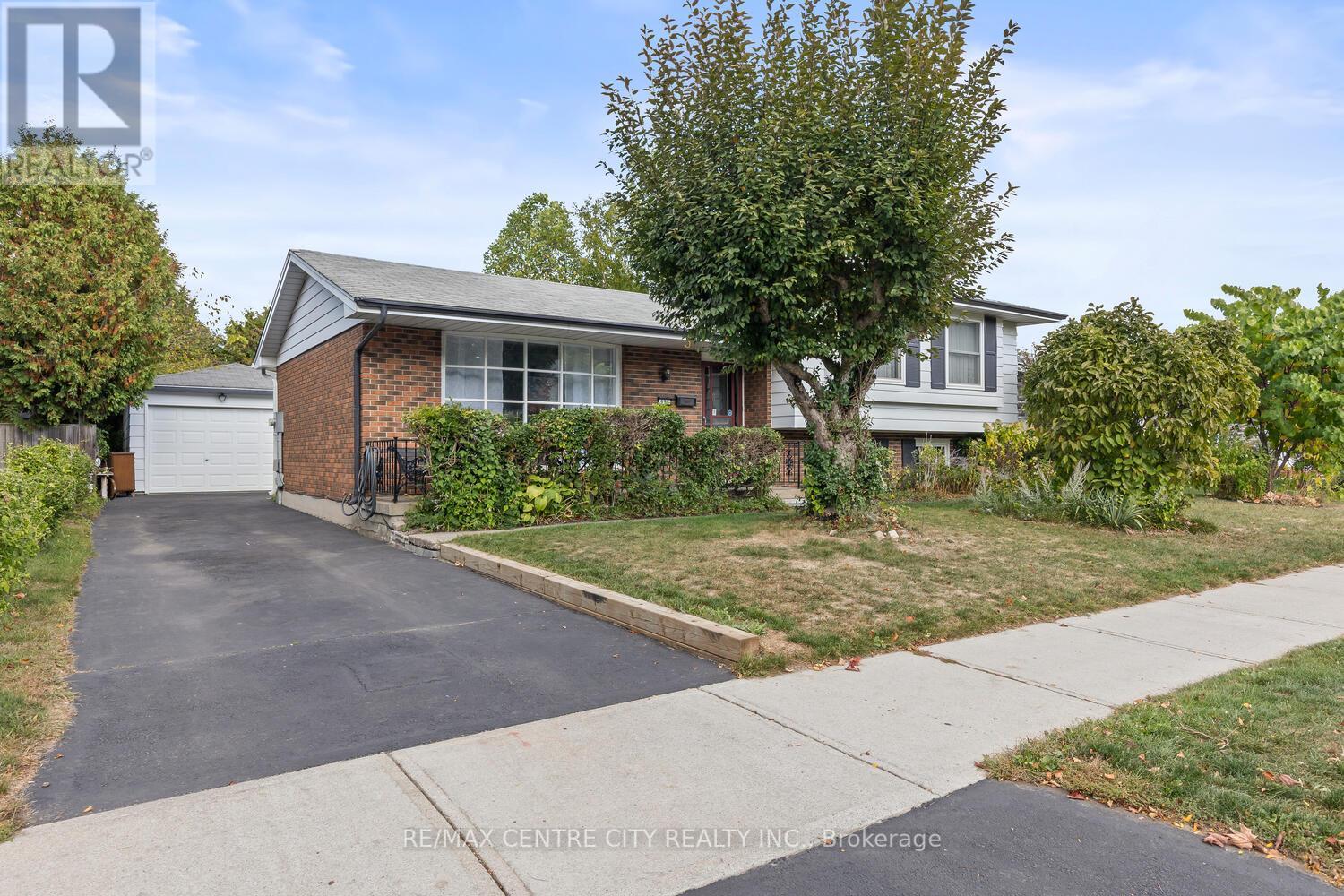690 GRENFELL DRIVE, London North, Ontario