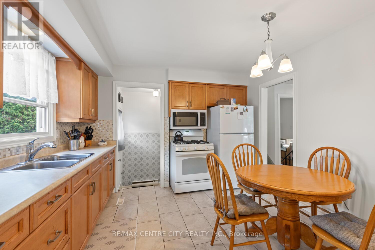 690 Grenfell Drive, London North, Ontario  N5X 2C5 - Photo 11 - X12450390