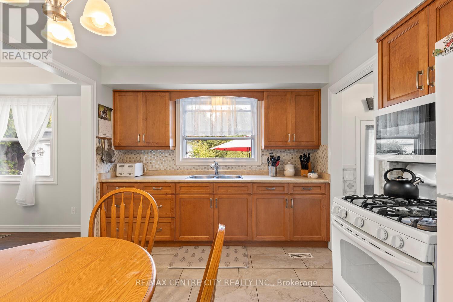 690 Grenfell Drive, London North, Ontario  N5X 2C5 - Photo 12 - X12450390