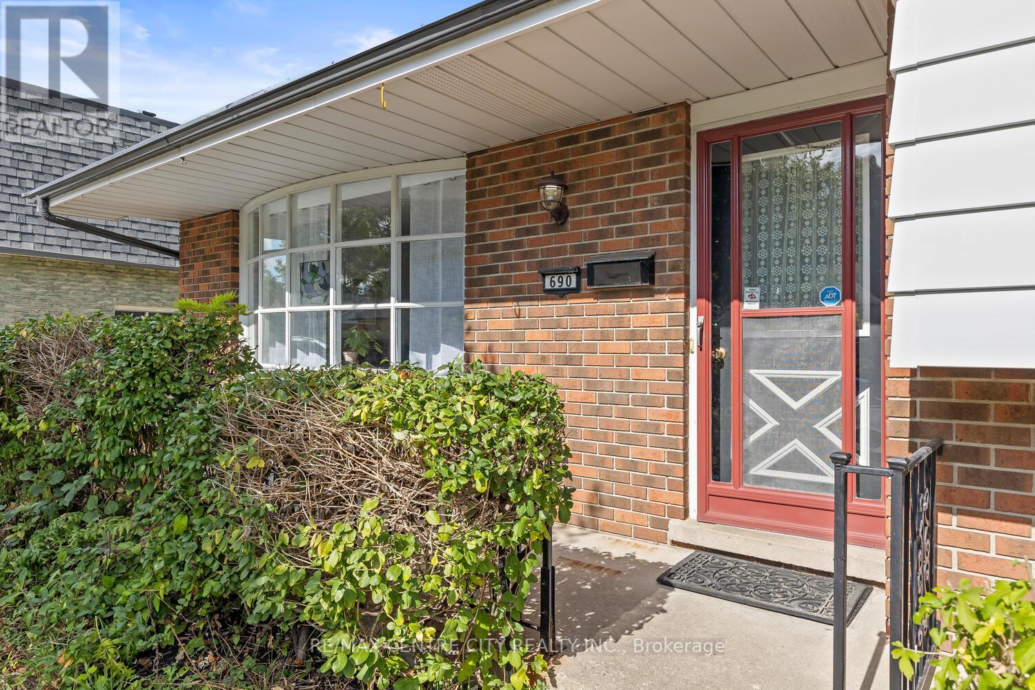 690 Grenfell Drive, London North, Ontario  N5X 2C5 - Photo 2 - X12450390