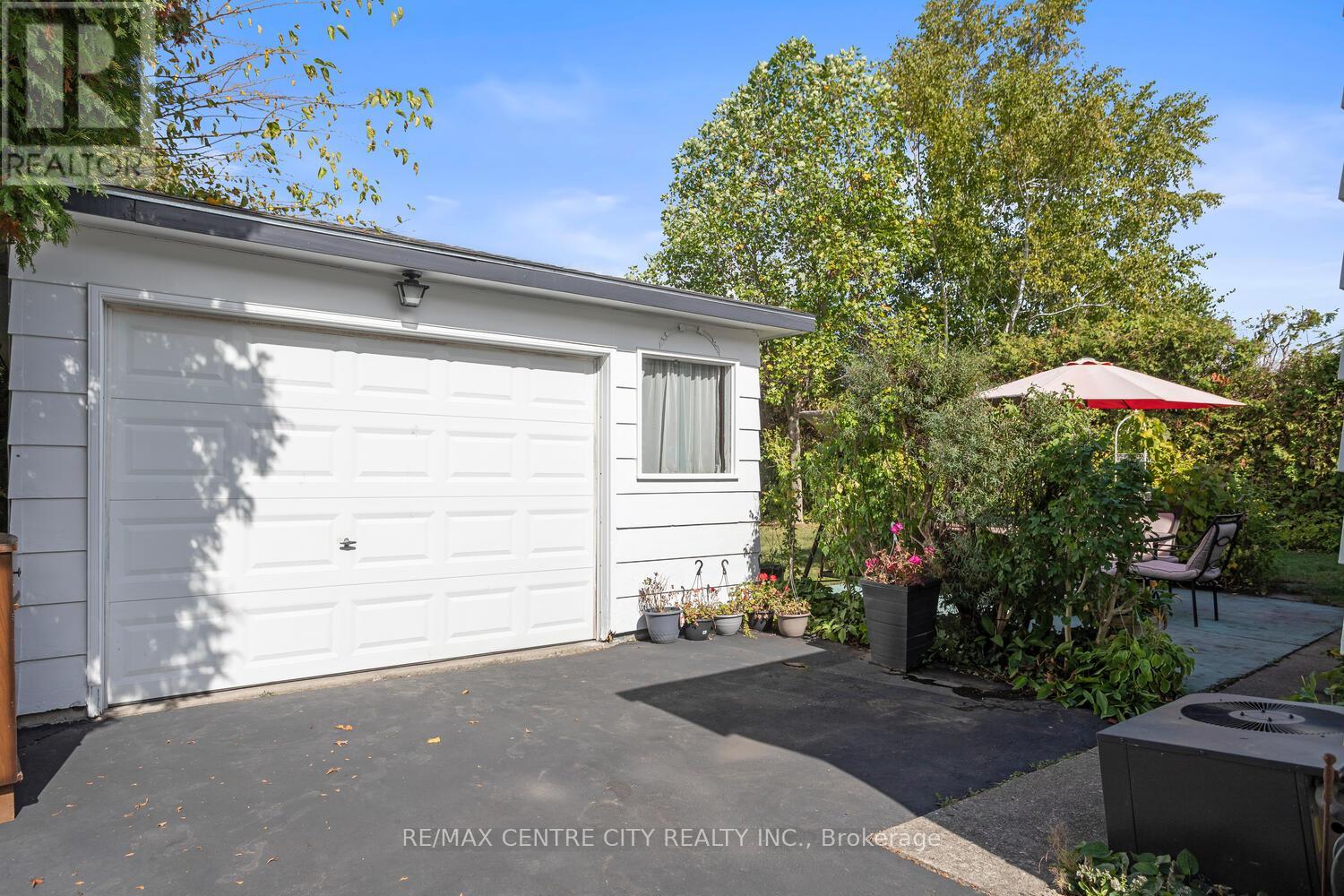 690 Grenfell Drive, London North, Ontario  N5X 2C5 - Photo 27 - X12450390