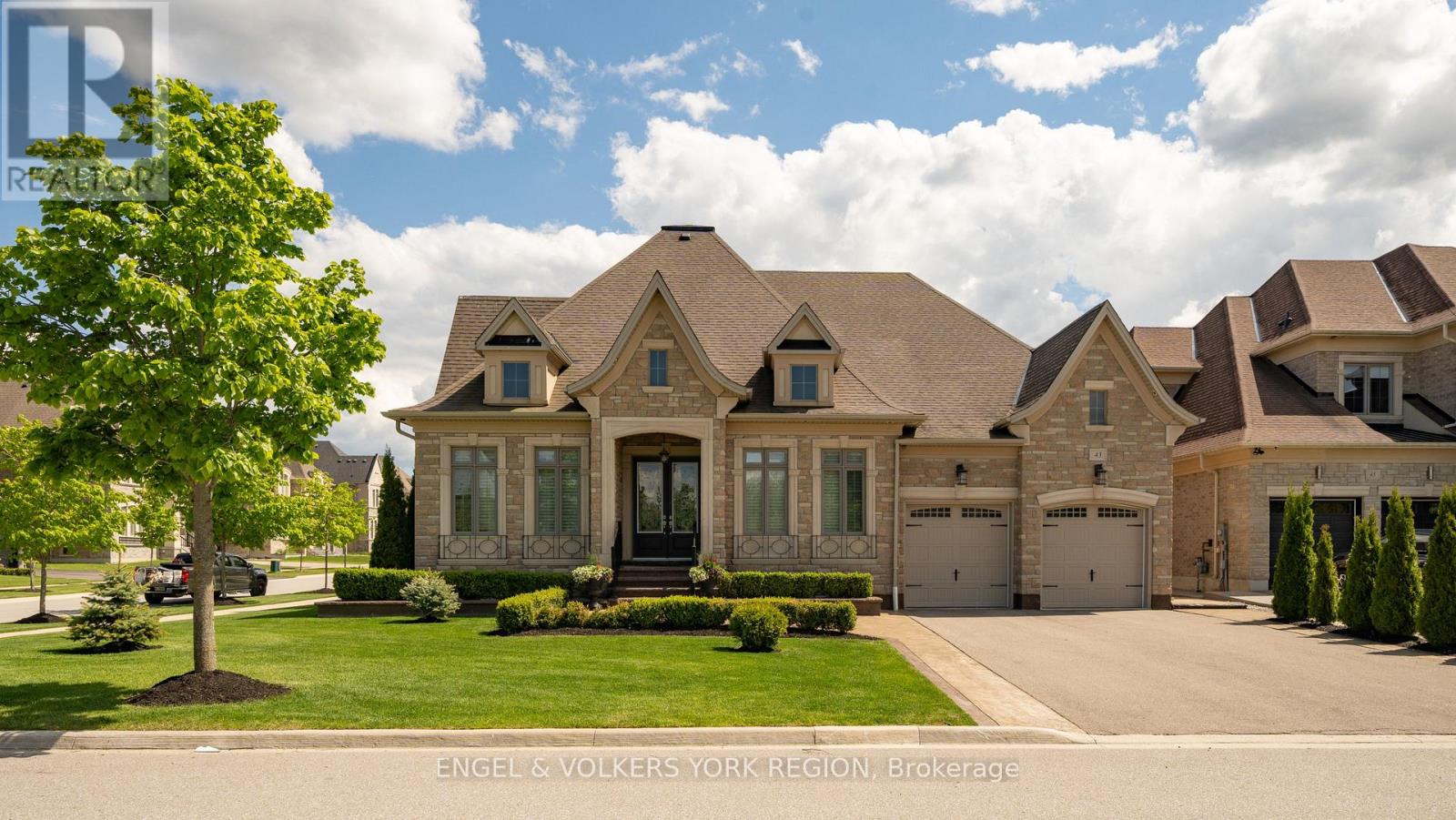 43 James Stokes Court, King (King City), Ontario  L7B 0M8 - Photo 1 - N12450247