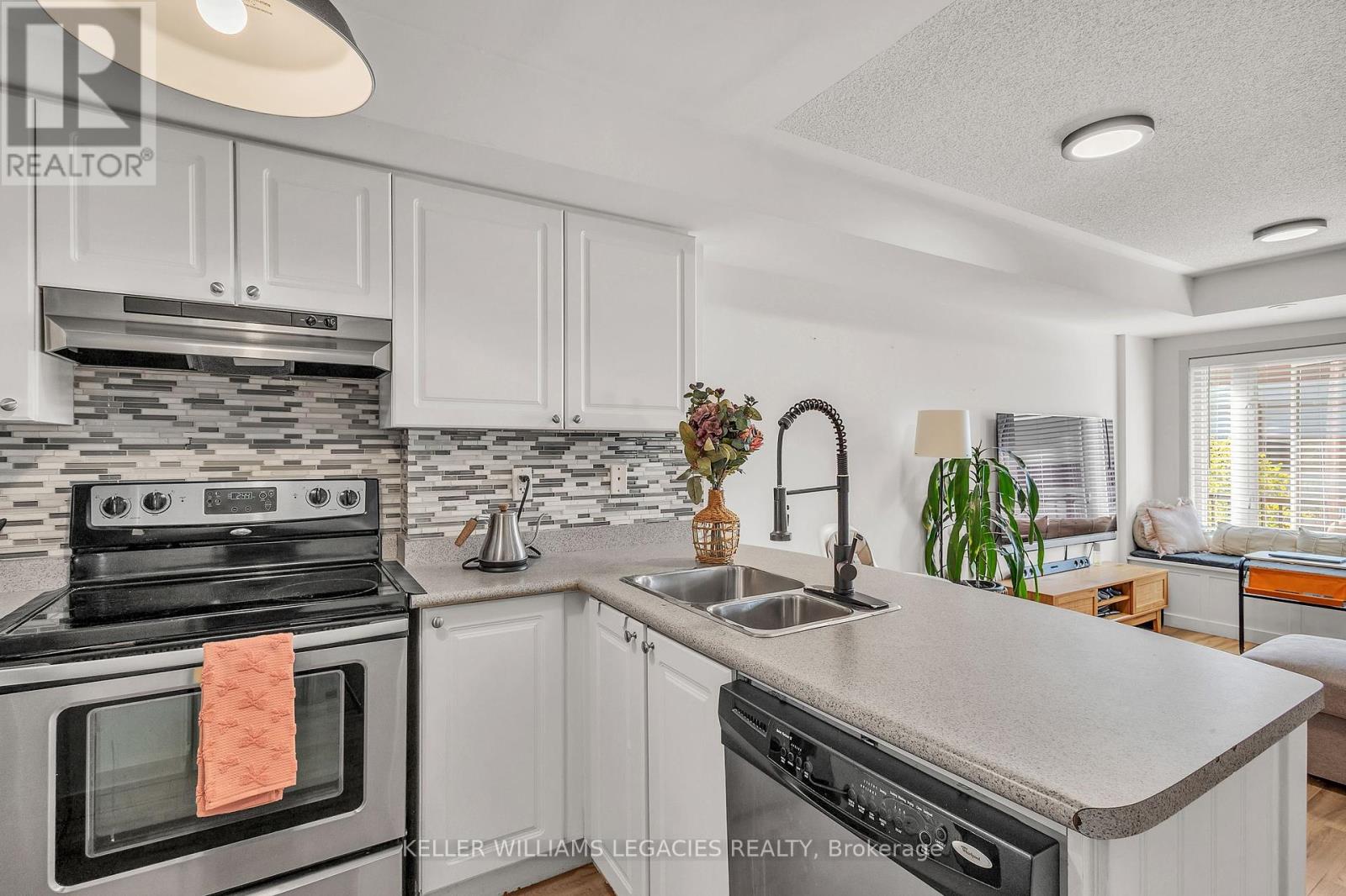 209 - 308 John Street, Markham (Aileen-Willowbrook), Ontario  L3T 0A7 - Photo 11 - N12450258