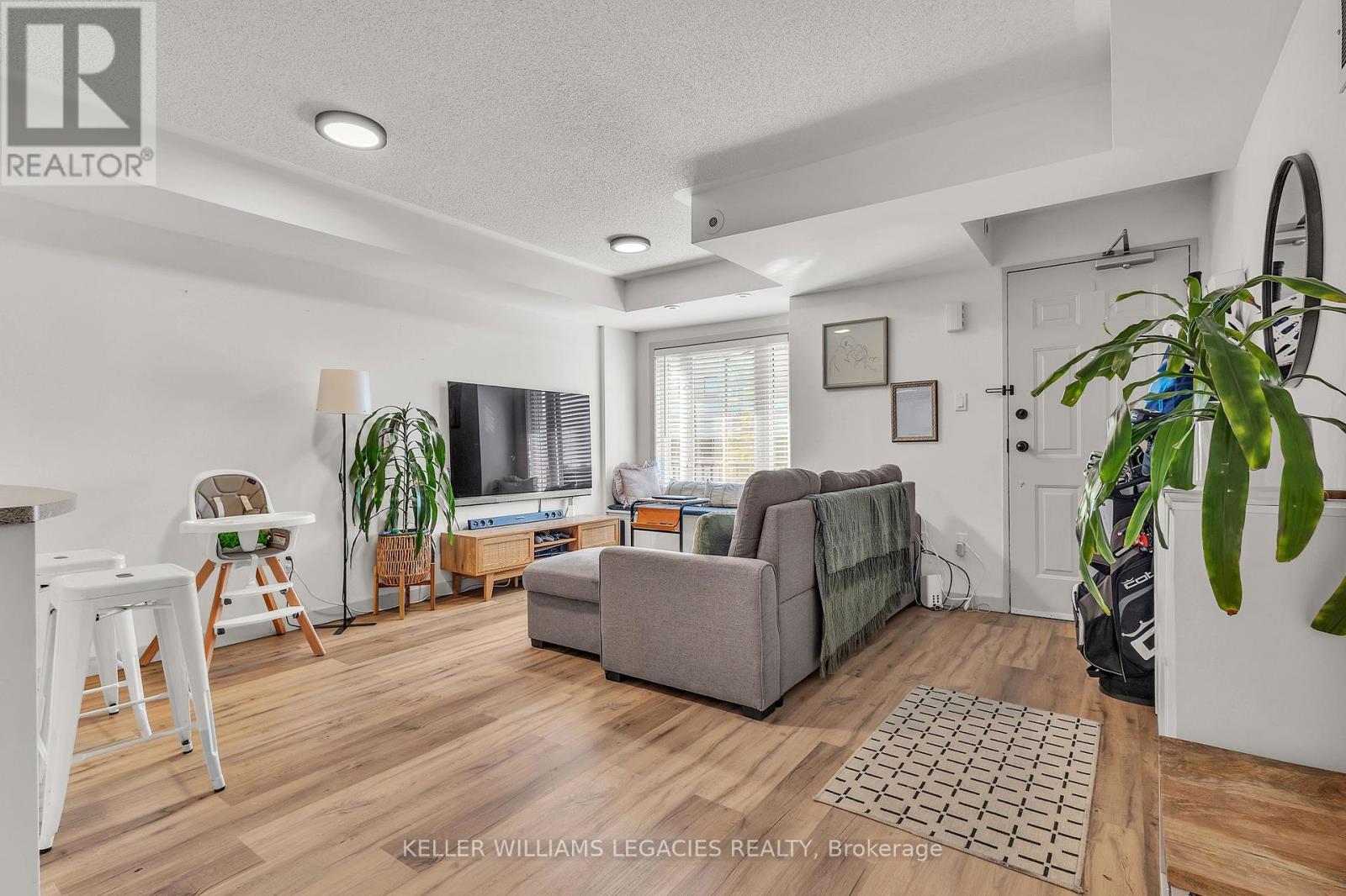 209 - 308 John Street, Markham (Aileen-Willowbrook), Ontario  L3T 0A7 - Photo 3 - N12450258