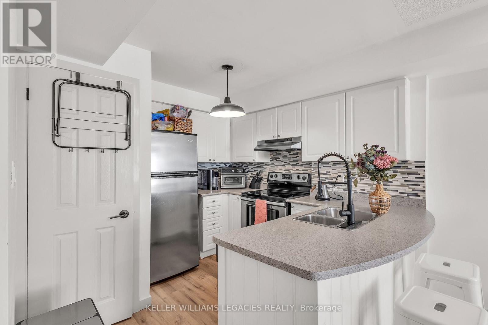 209 - 308 John Street, Markham (Aileen-Willowbrook), Ontario  L3T 0A7 - Photo 8 - N12450258