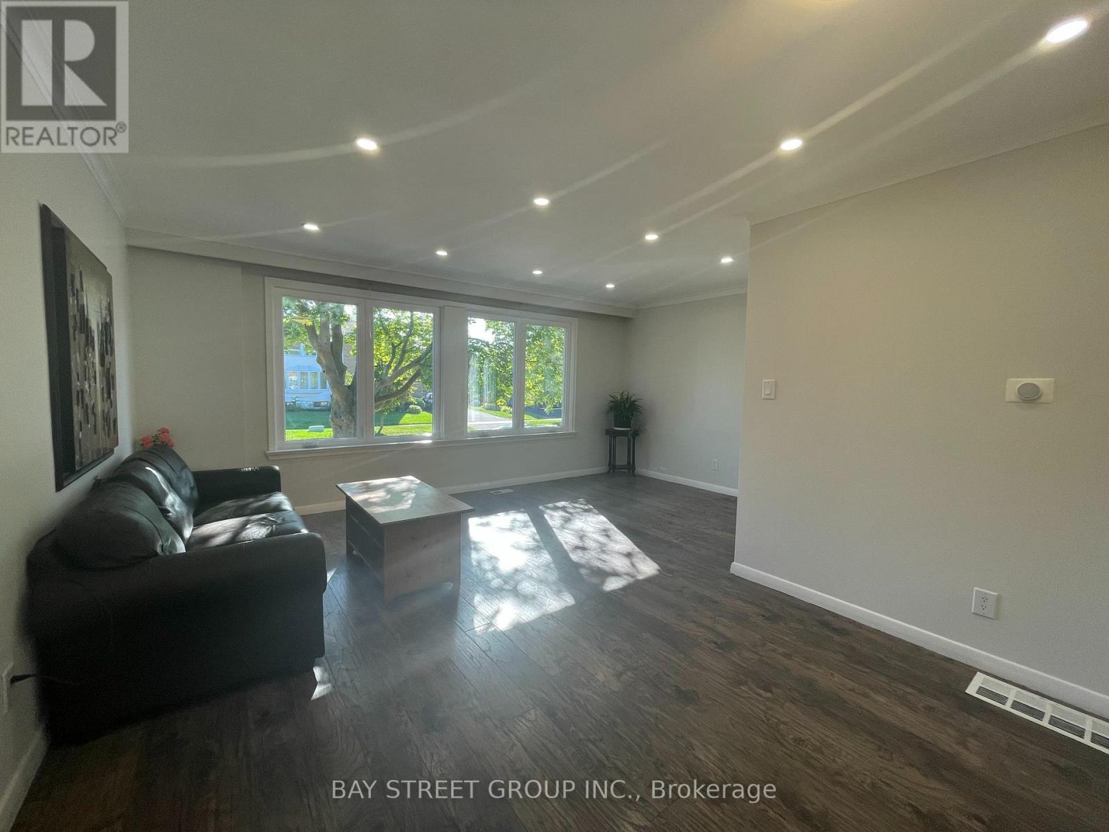 2175 Wiseman Court, Mississauga, Ontario  L5J 1P3 - Photo 4 - W12449872