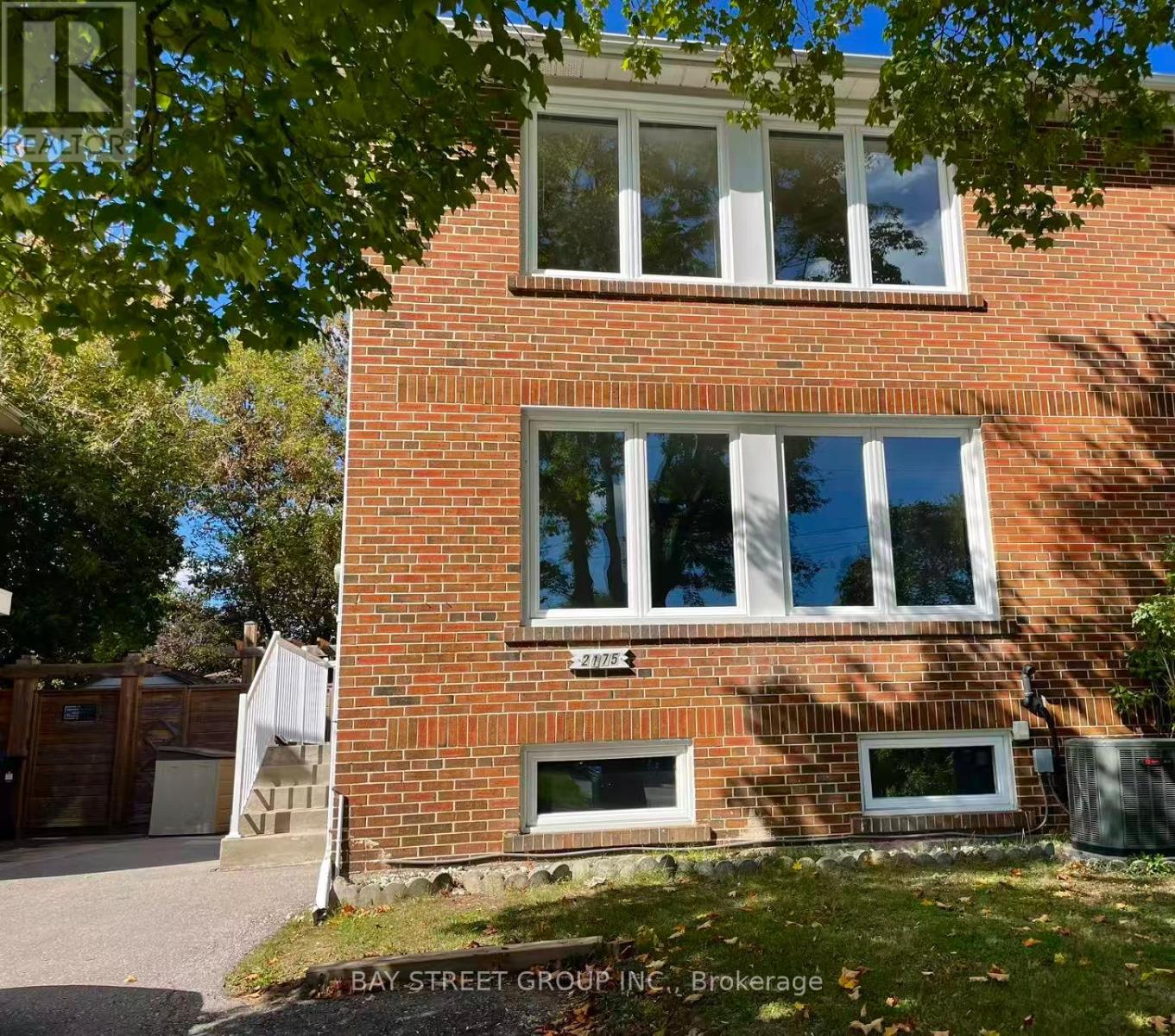 2175 Wiseman Court, Mississauga, Ontario  L5J 1P3 - Photo 2 - W12449872