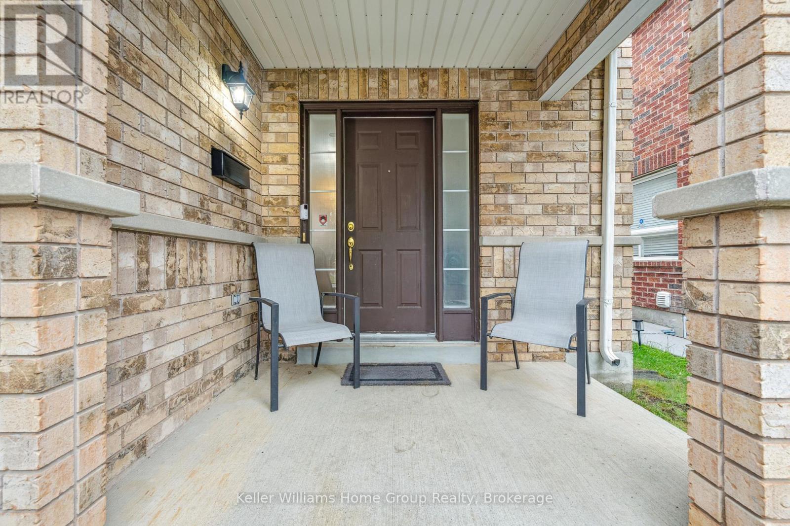 17 Florette Place, Brampton, Ontario  L7A 3G6 - Photo 4 - W12450340