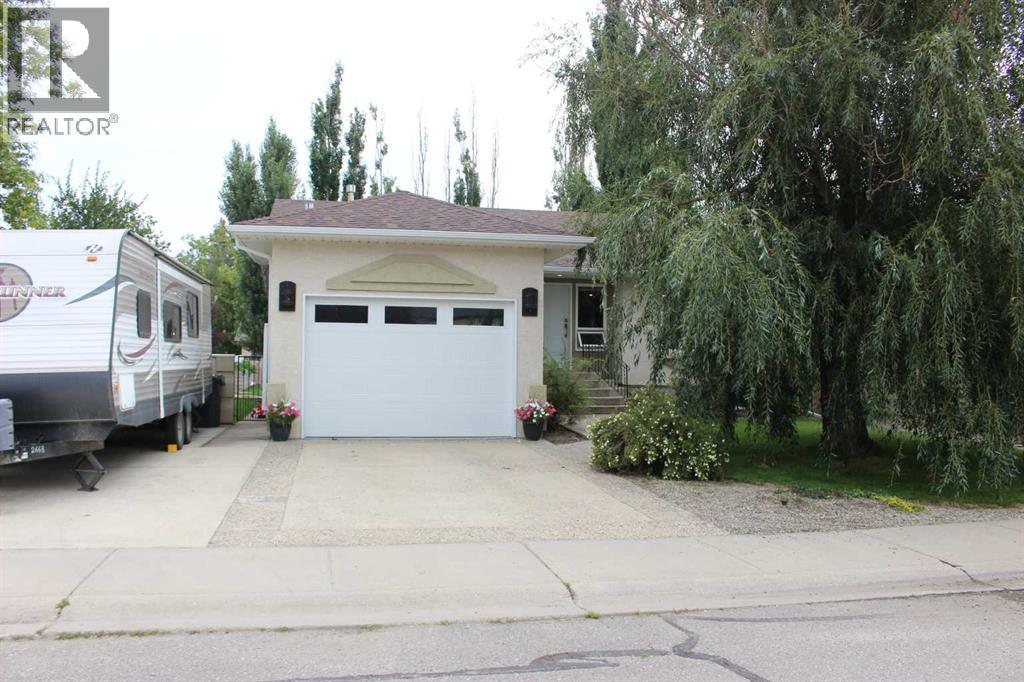 405 Willow Place, Picture Butte, Alberta  T0K 1V0 - Photo 2 - A2249520