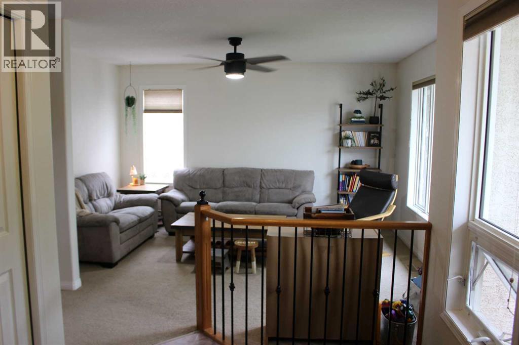 405 Willow Place, Picture Butte, Alberta  T0K 1V0 - Photo 5 - A2249520