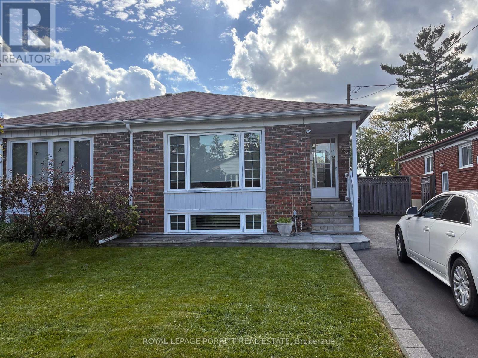3628 Anniversary Road, Mississauga (Erindale), Ontario  L5C 2G1 - Photo 1 - W12450273