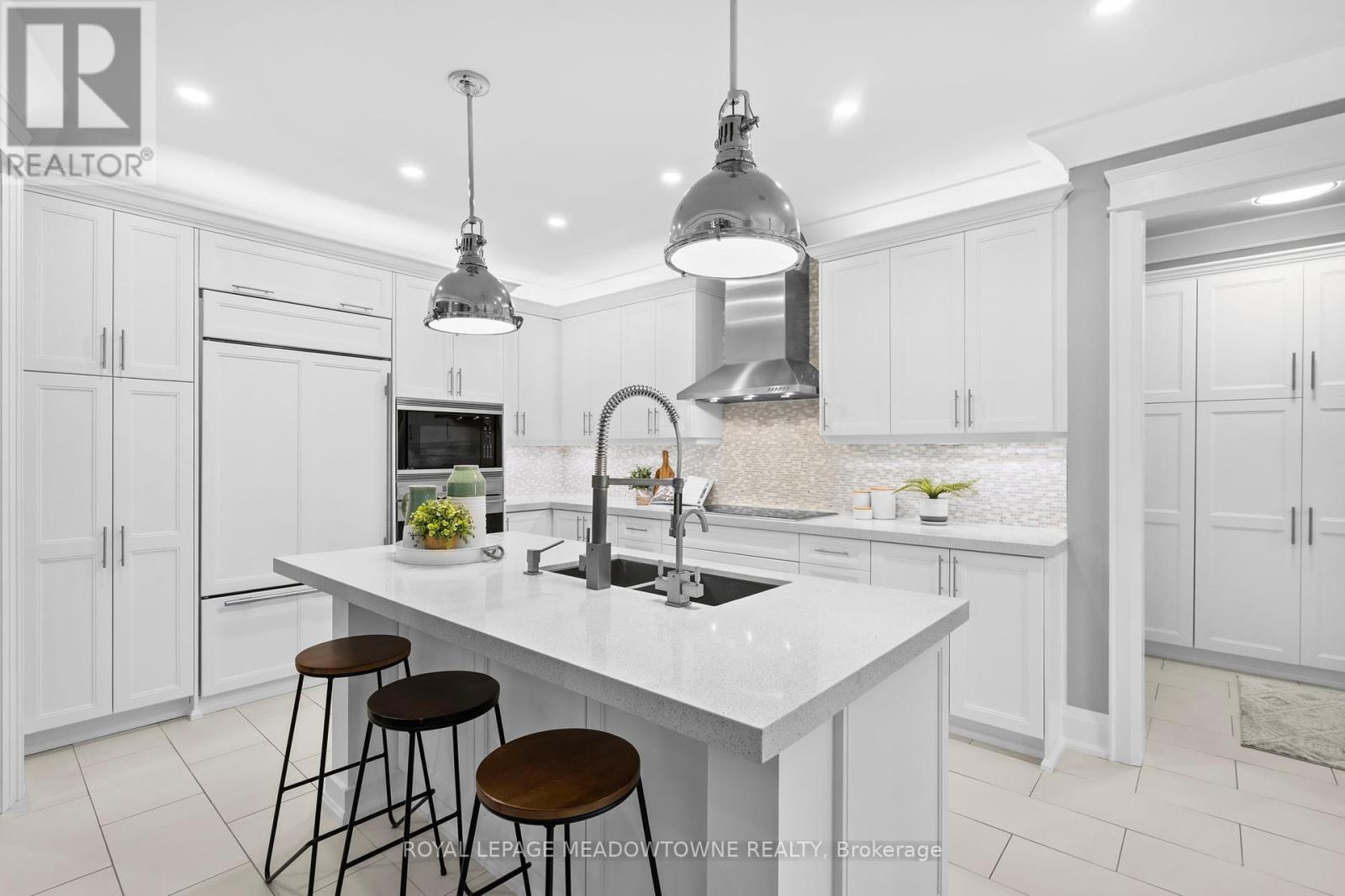 729 Wettlaufer Terrace, Milton (Sc Scott), Ontario  L9T 8M8 - Photo 12 - W12450276