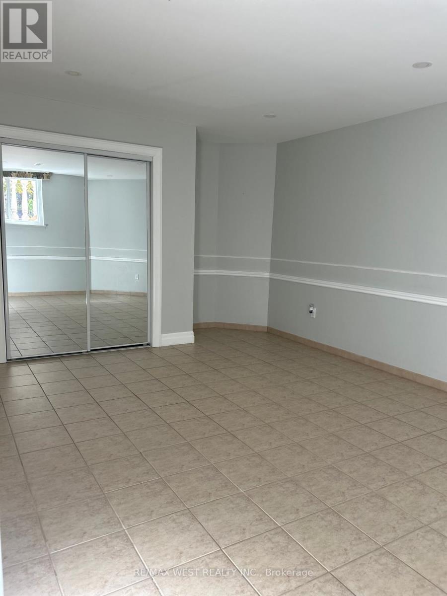 Bsmt - 1112 Hawthorne Court, Mississauga, Ontario  L5C 4H5 - Photo 3 - W12450316