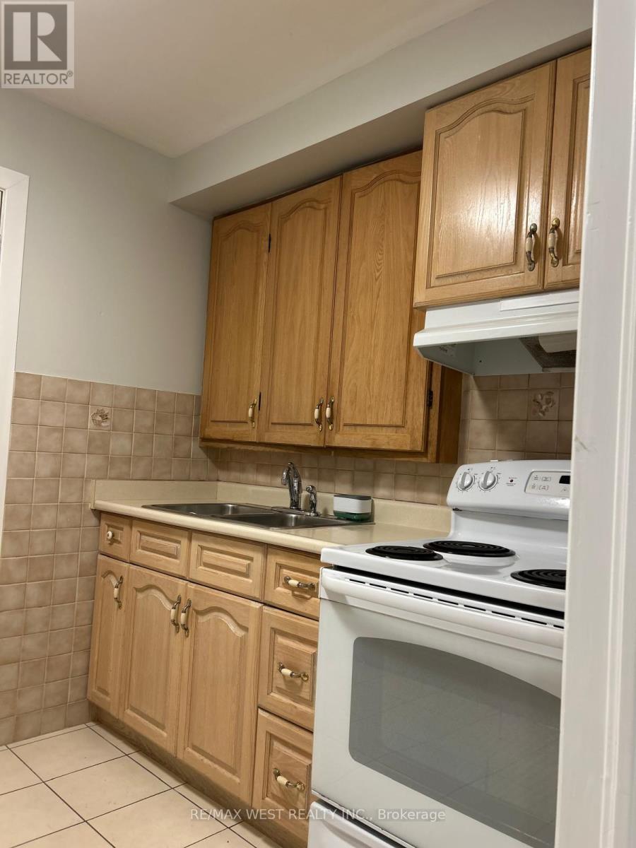 Bsmt - 1112 Hawthorne Court, Mississauga, Ontario  L5C 4H5 - Photo 4 - W12450316