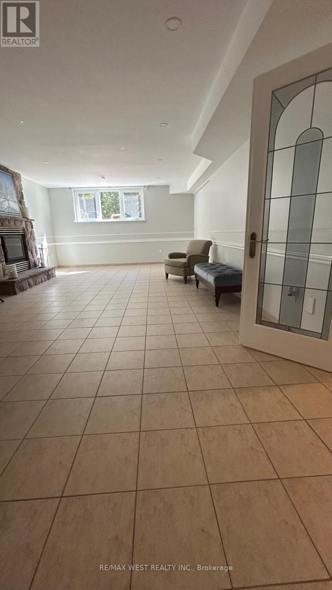 Bsmt - 1112 Hawthorne Court, Mississauga, Ontario  L5C 4H5 - Photo 8 - W12450316