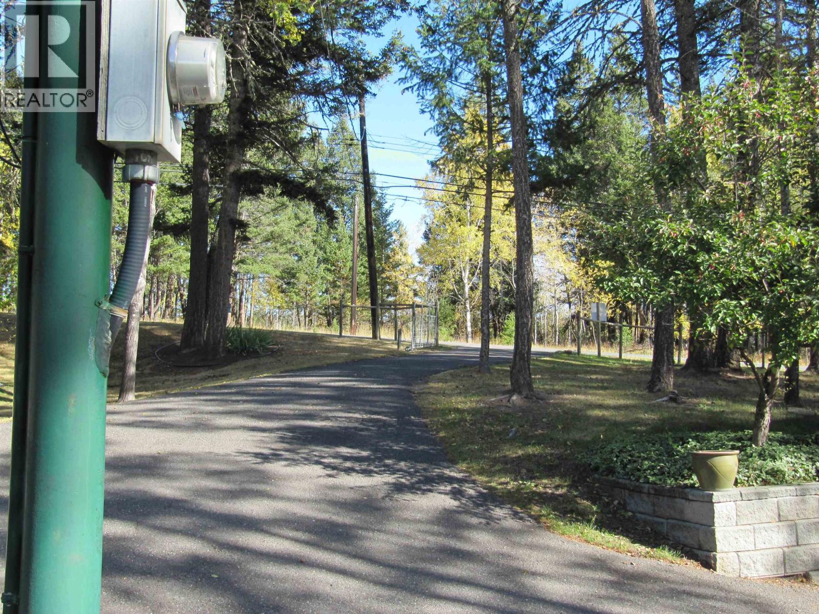 4838 Telqua Drive, 108 Mile Ranch, British Columbia  V0K 2Z0 - Photo 3 - R3055907