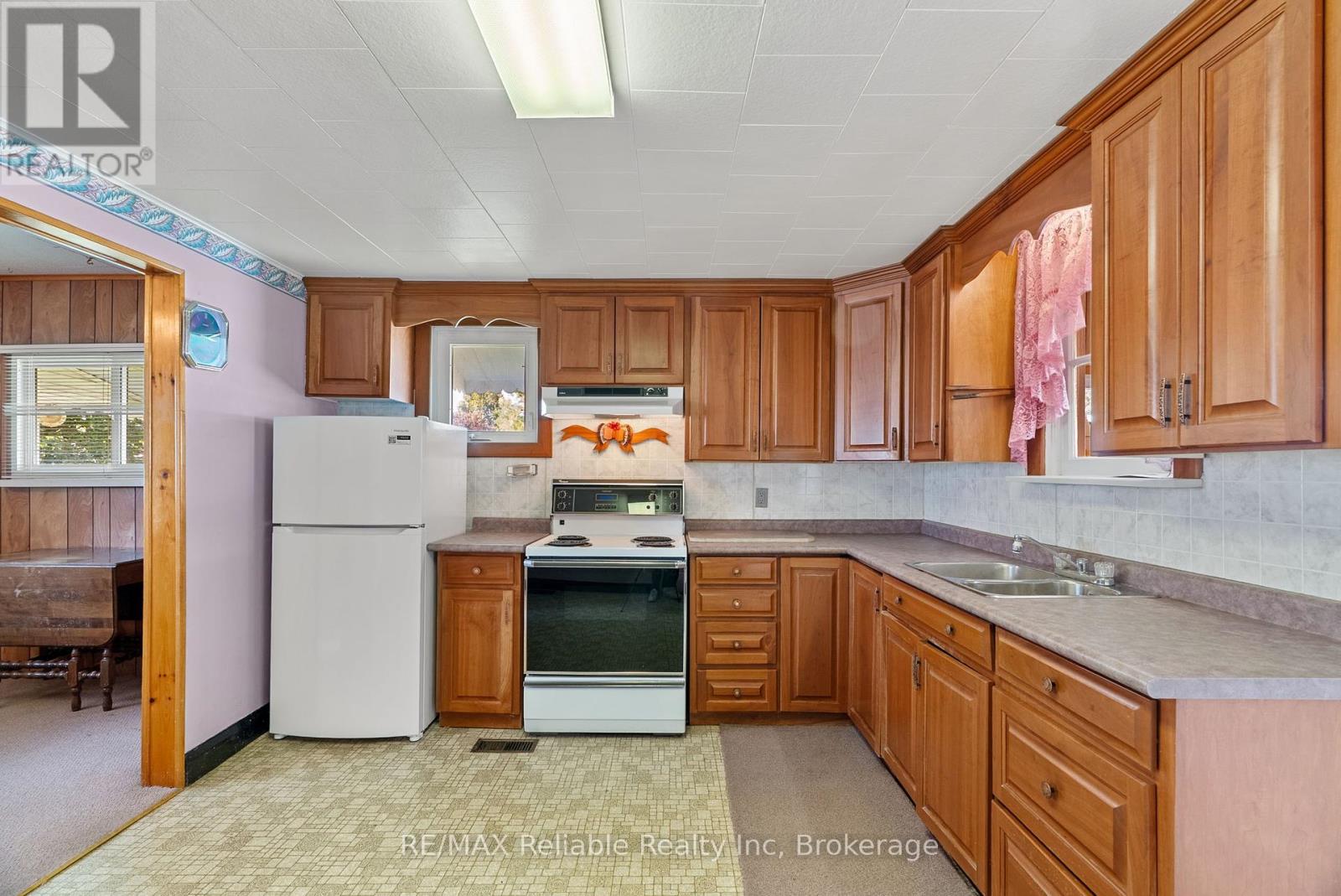 67 Jarvis Street N, Huron East, Ontario  N0K 1W0 - Photo 16 - X12450342