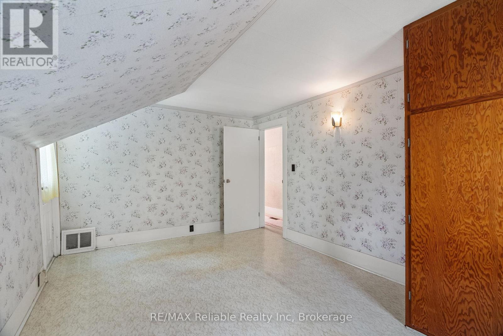 67 Jarvis Street N, Huron East, Ontario  N0K 1W0 - Photo 32 - X12450342