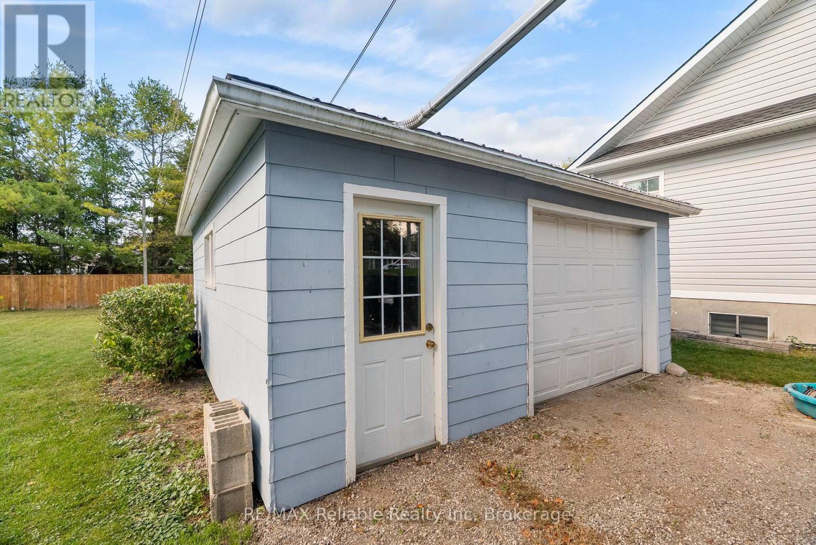 67 Jarvis Street N, Huron East, Ontario  N0K 1W0 - Photo 42 - X12450342
