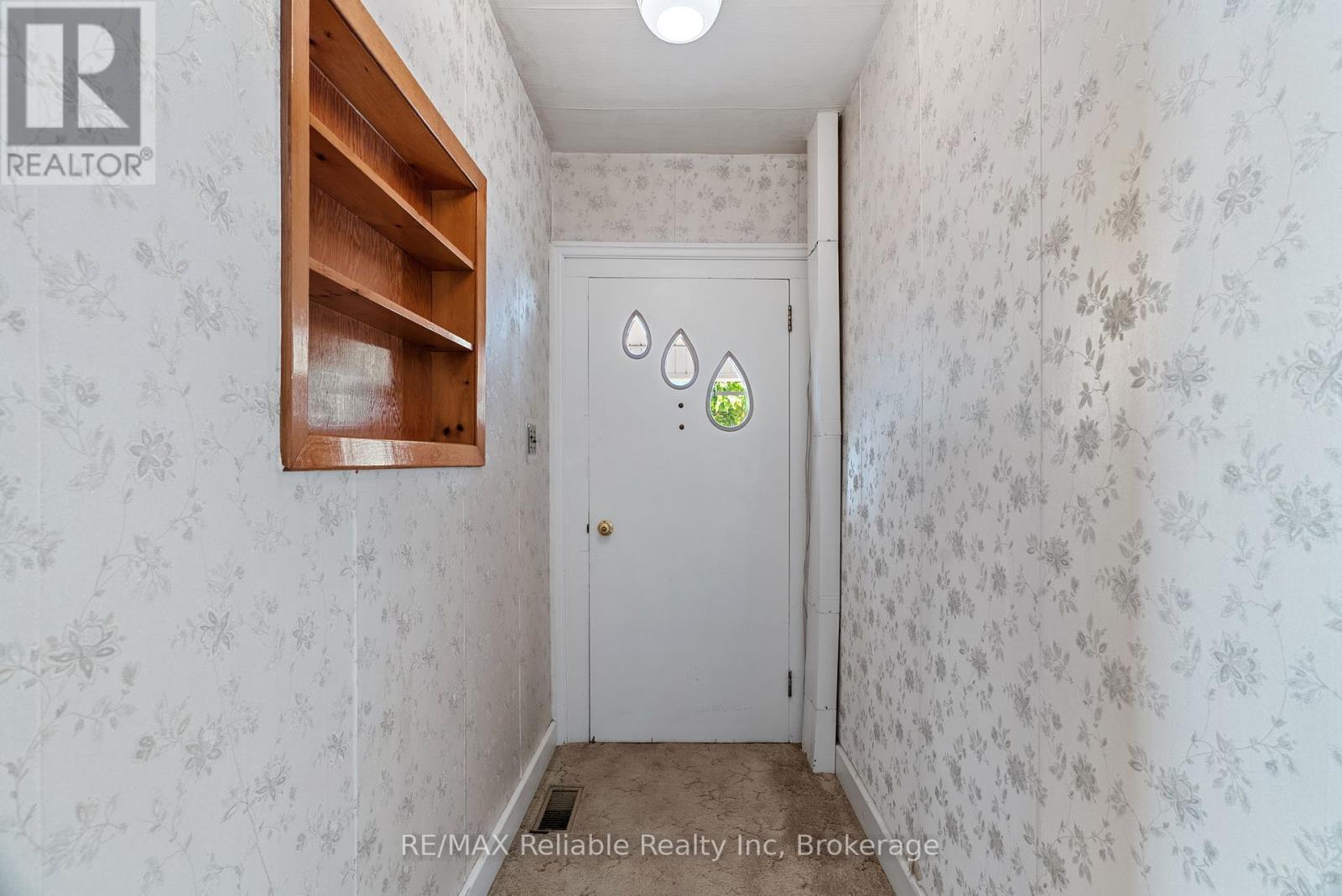 67 Jarvis Street N, Huron East, Ontario  N0K 1W0 - Photo 5 - X12450342