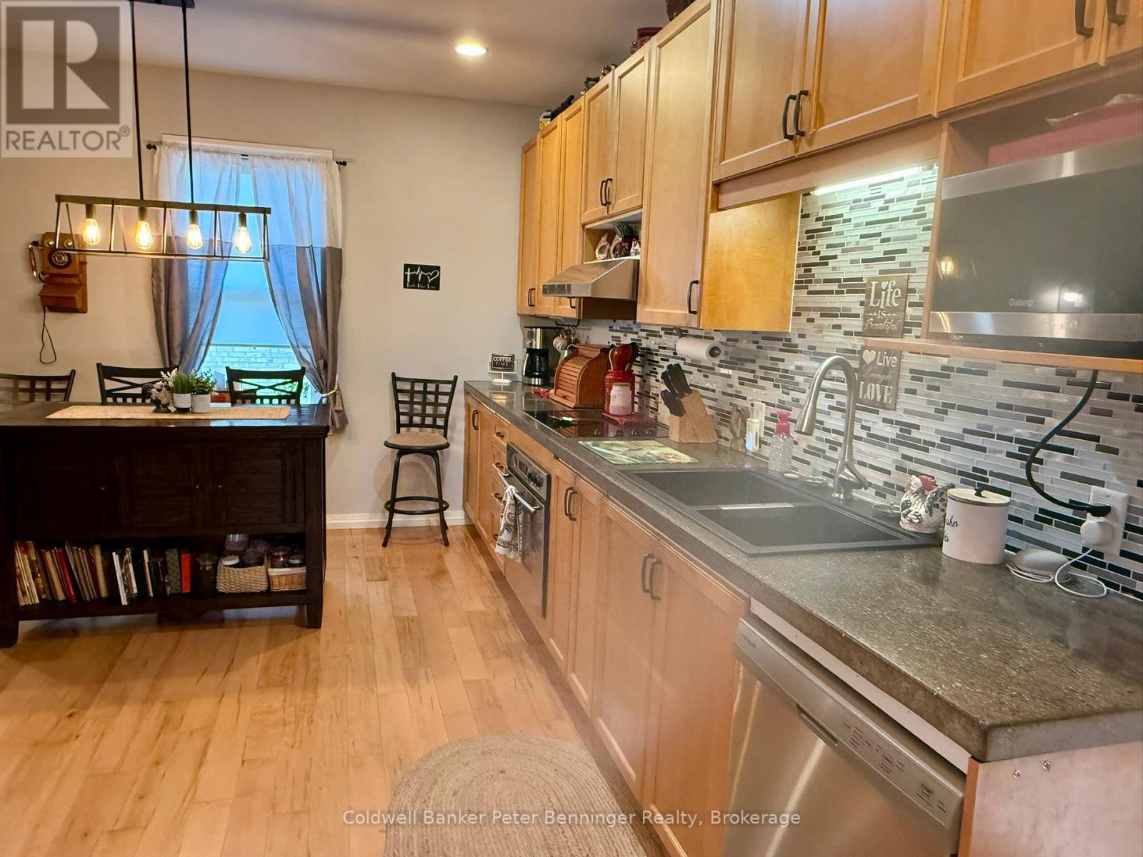 35 King Street, Brockton, Ontario  N0G 1J0 - Photo 10 - X12450354