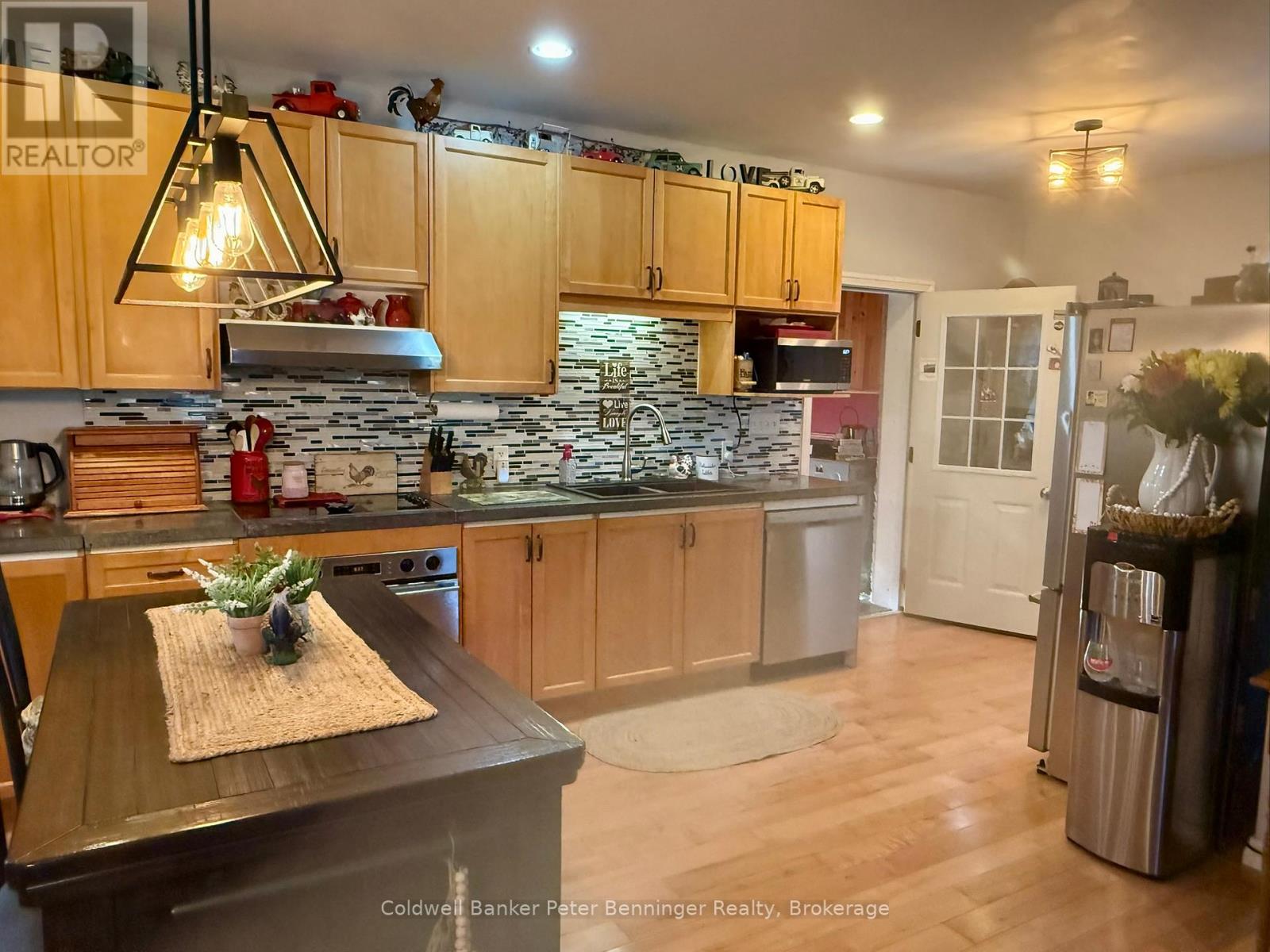 35 King Street, Brockton, Ontario  N0G 1J0 - Photo 14 - X12450354