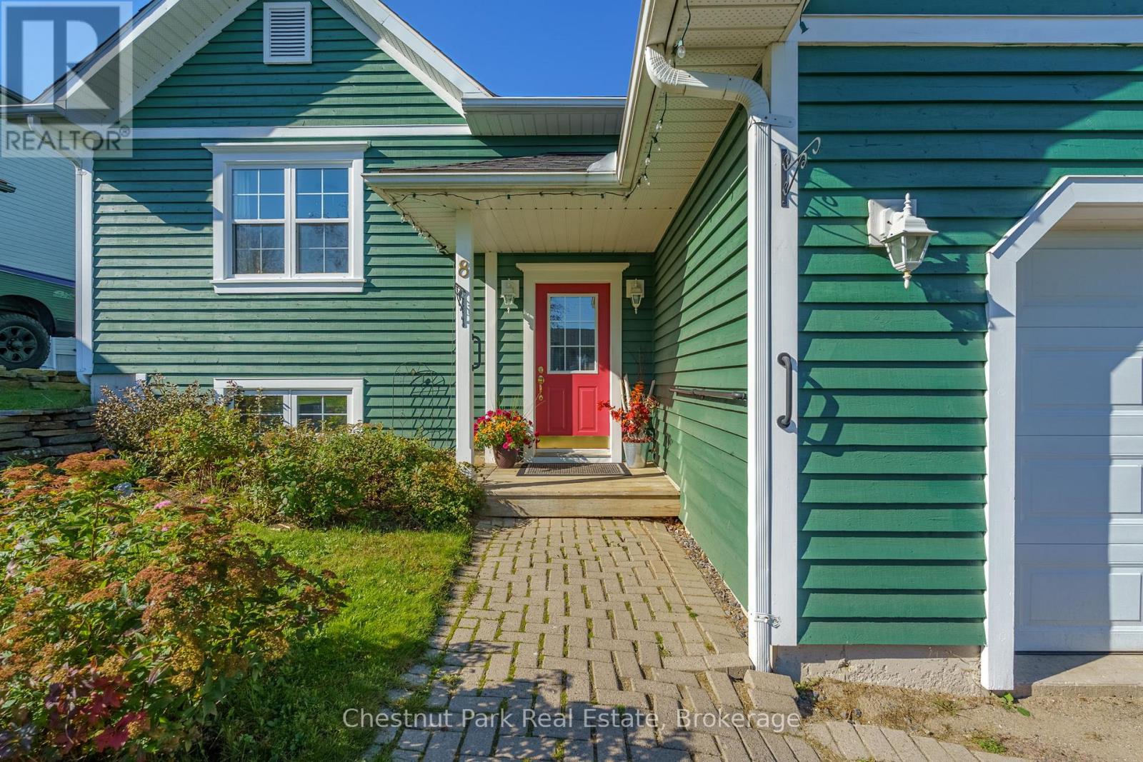 8 Coates Avenue, Bracebridge, Ontario  P1L 1Y5 - Photo 5 - X12450371