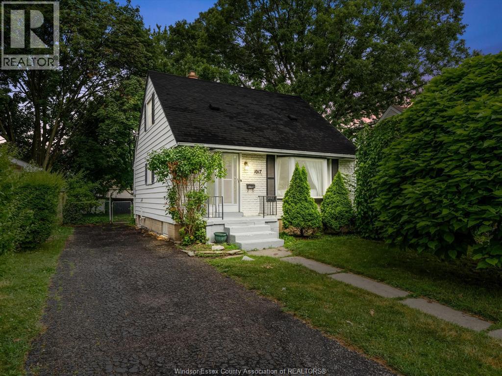 MLS# 25025594: 1017 Merritt DRIVE, Windsor, Canada