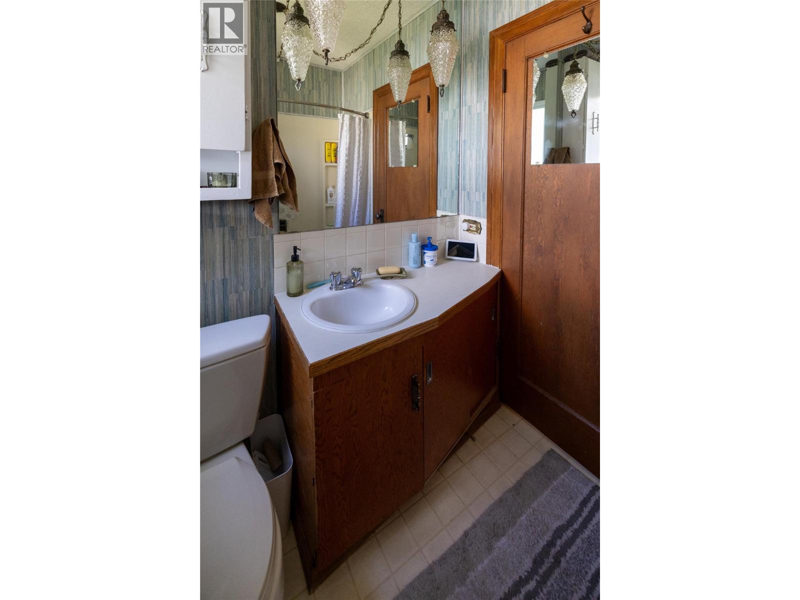 1324 Cedar Street, Nelson, British Columbia  V1L 2E8 - Photo 29 - 10359200