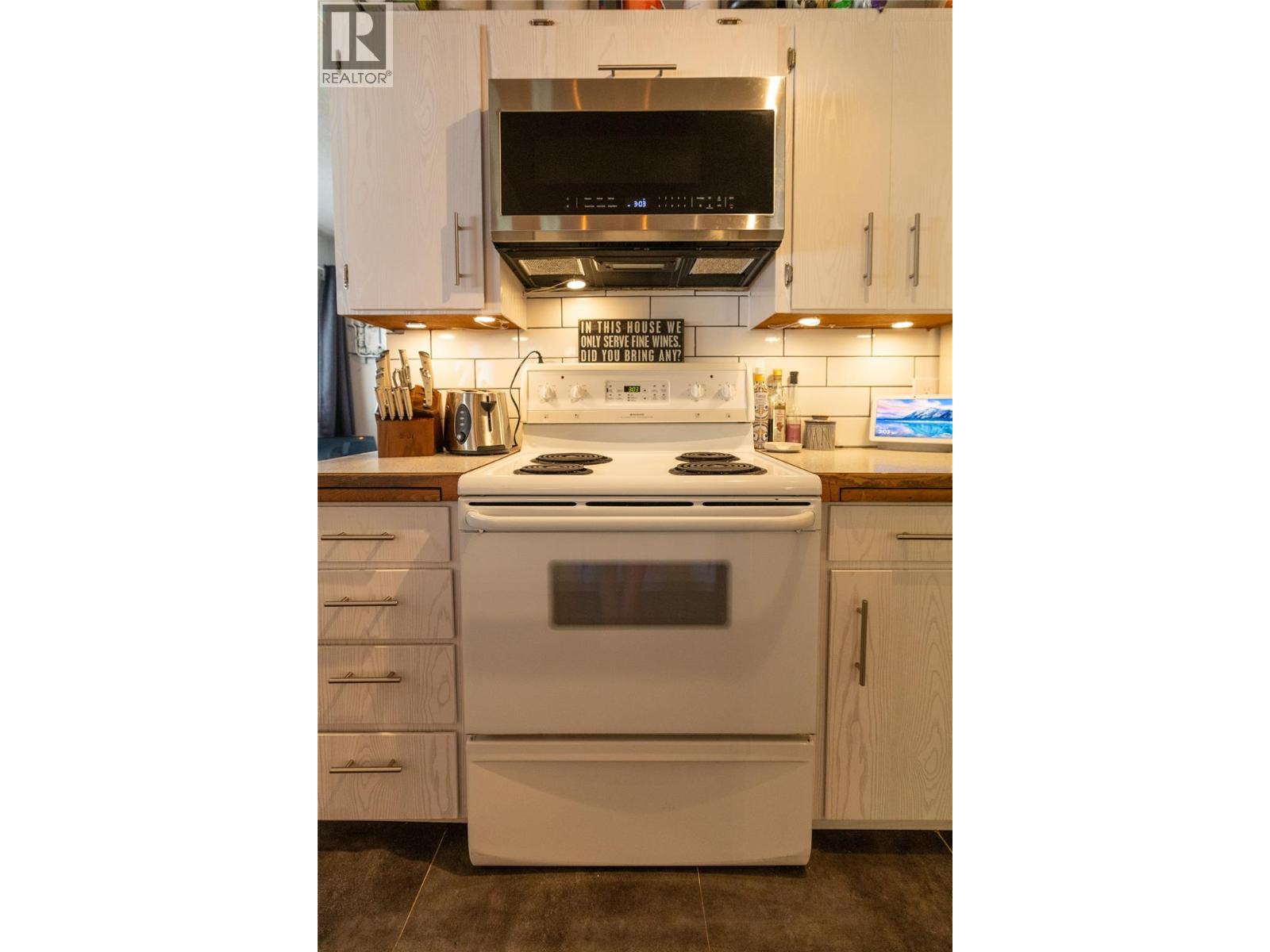 1324 Cedar Street, Nelson, British Columbia  V1L 2E8 - Photo 16 - 10359200