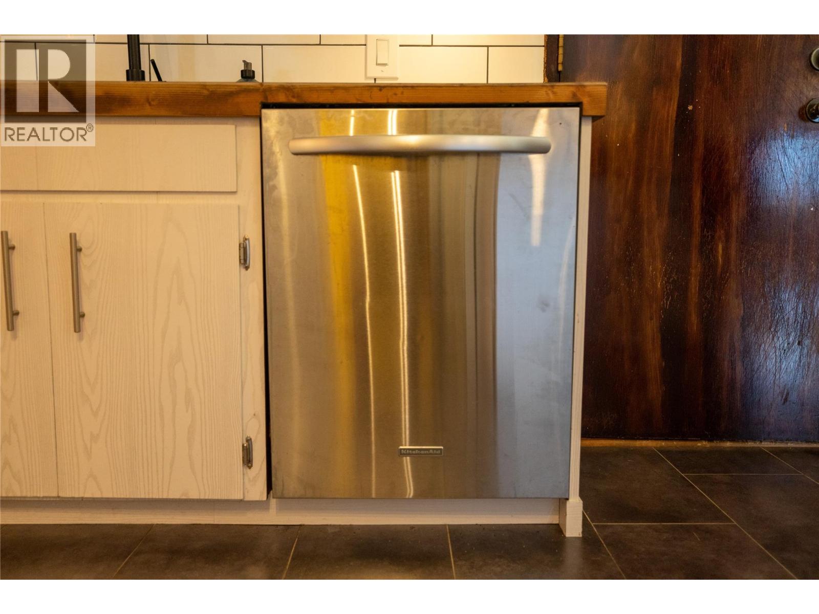 1324 Cedar Street, Nelson, British Columbia  V1L 2E8 - Photo 12 - 10359200