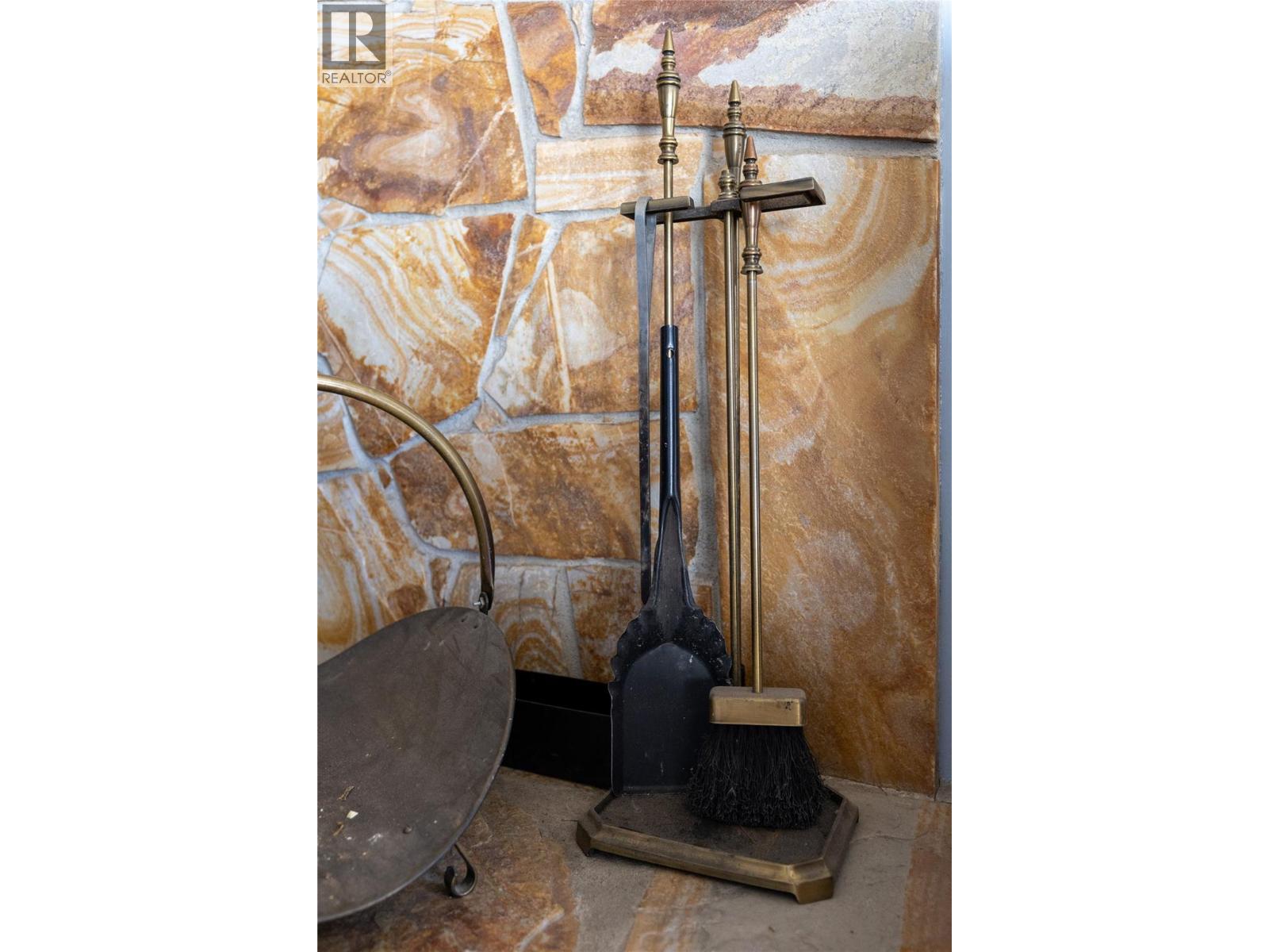 1324 Cedar Street, Nelson, British Columbia  V1L 2E8 - Photo 44 - 10359200