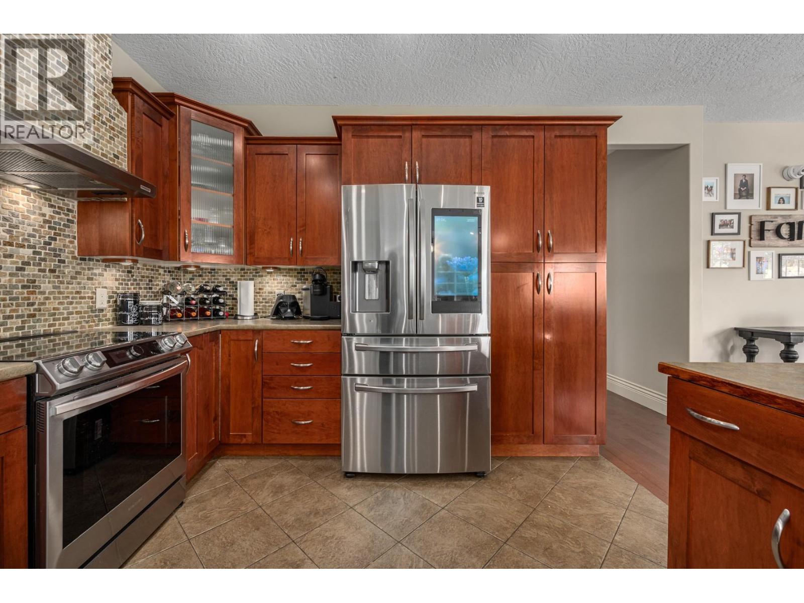 4150 Walters Street, Merritt, British Columbia  V1K 1C6 - Photo 11 - 10362417