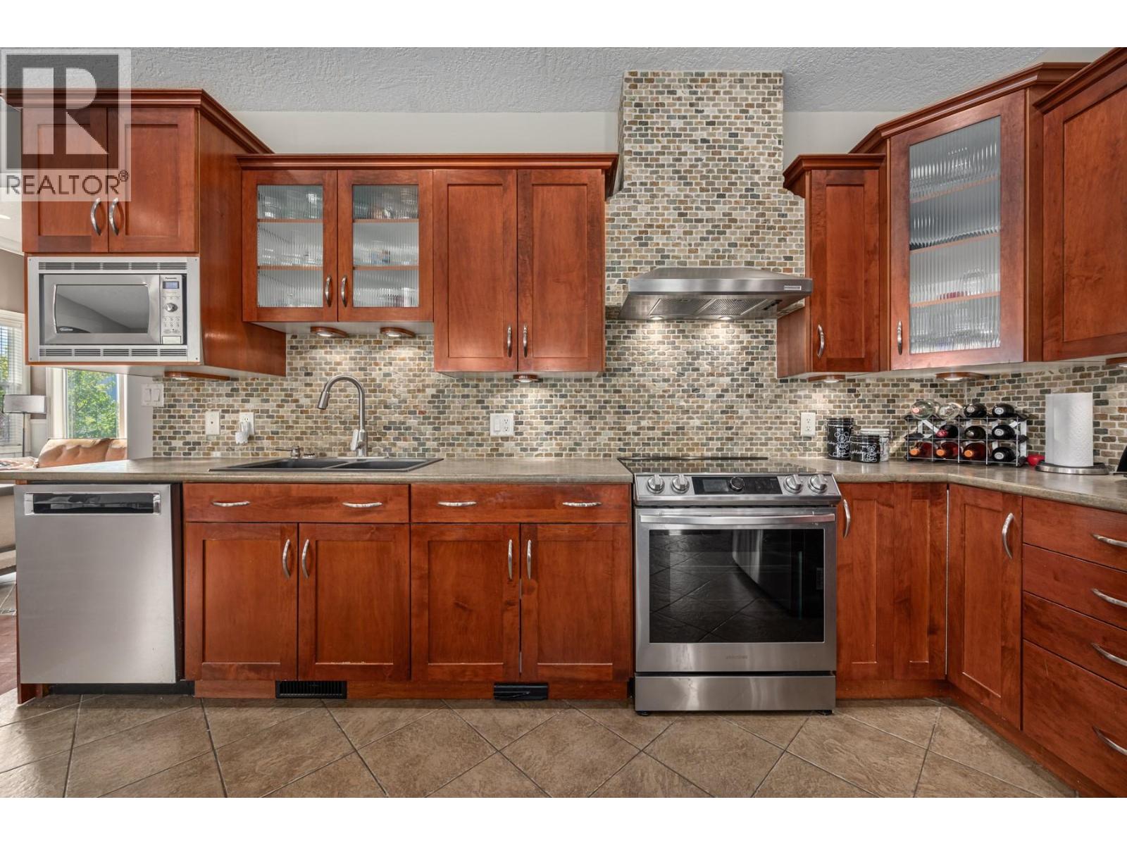 4150 Walters Street, Merritt, British Columbia  V1K 1C6 - Photo 10 - 10362417