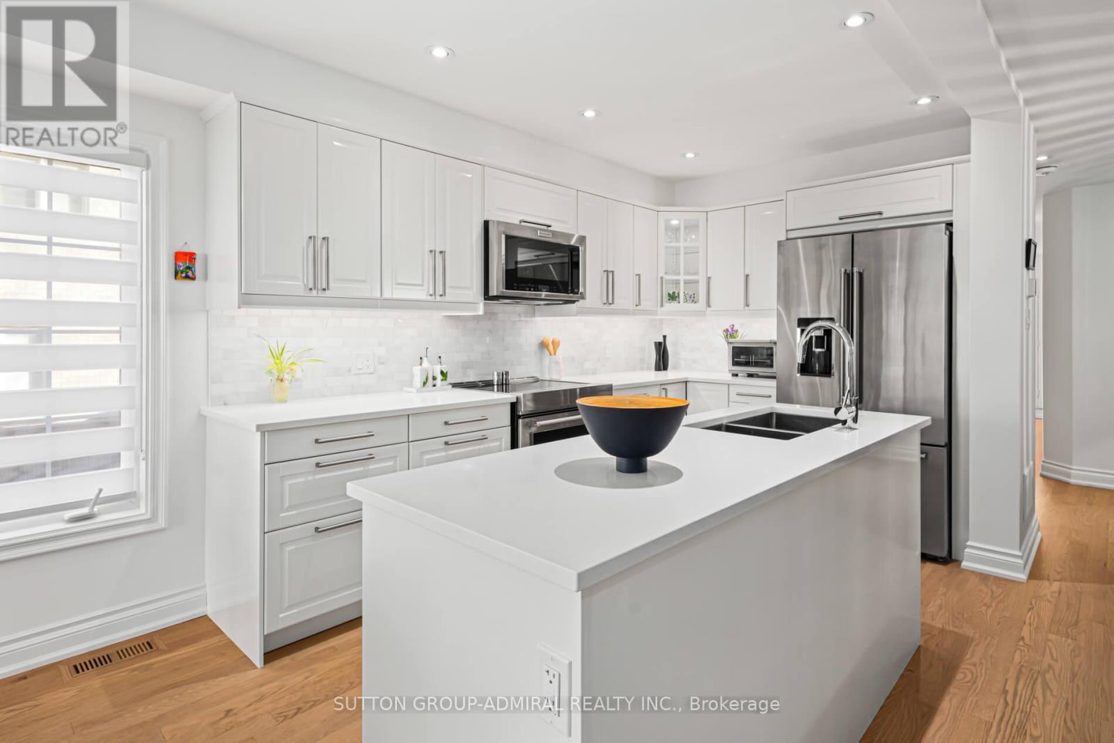 10 Oak Park Crescent, Vaughan, Ontario  L6A 0B3 - Photo 13 - N12450365