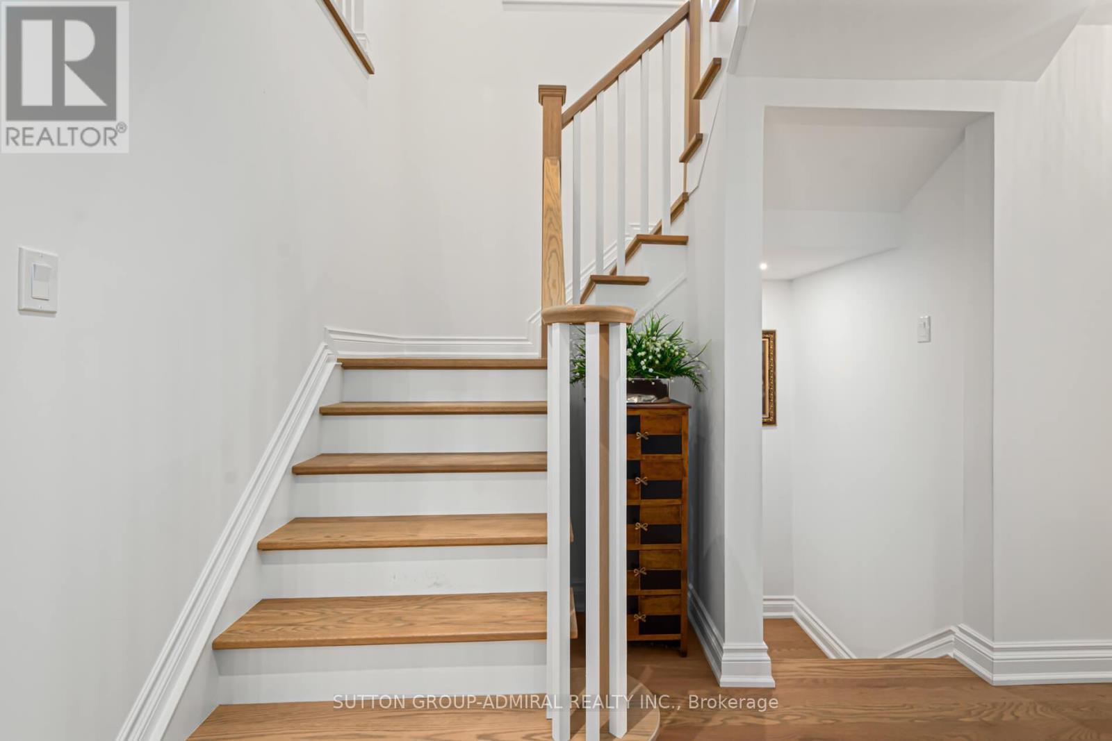 10 Oak Park Crescent, Vaughan, Ontario  L6A 0B3 - Photo 18 - N12450365