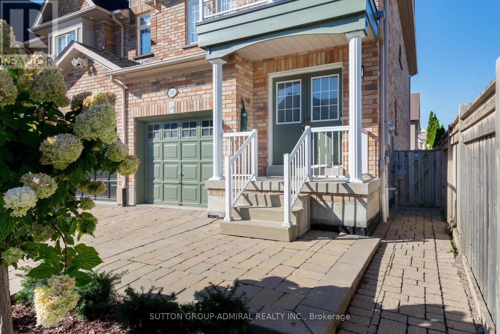 10 Oak Park Crescent, Vaughan, Ontario  L6A 0B3 - Photo 2 - N12450365