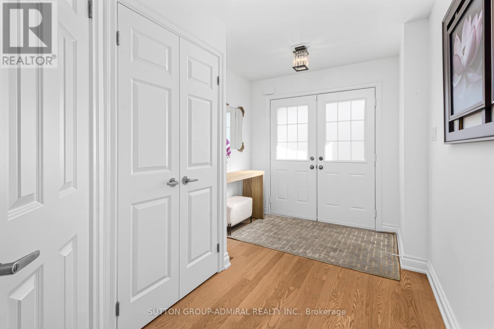 10 Oak Park Crescent, Vaughan, Ontario  L6A 0B3 - Photo 3 - N12450365