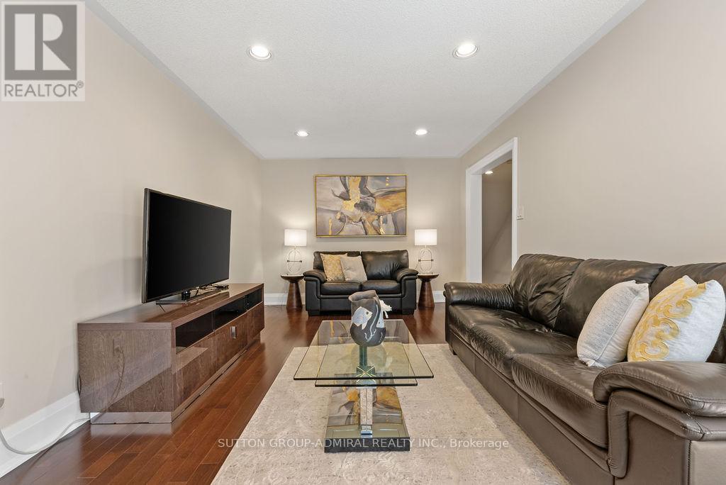 40 Joshua Court, Vaughan (Crestwood-Springfarm-Yorkhill), Ontario  L4J 8B6 - Photo 11 - N12450383