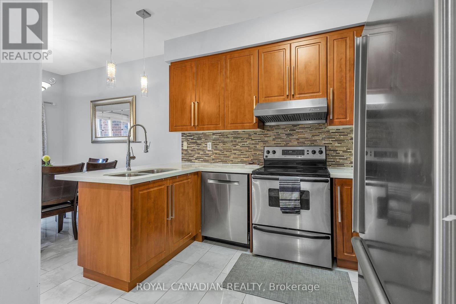 6 Mediterra Drive, Vaughan (Vellore Village), Ontario  L4H 3B6 - Photo 10 - N12450411