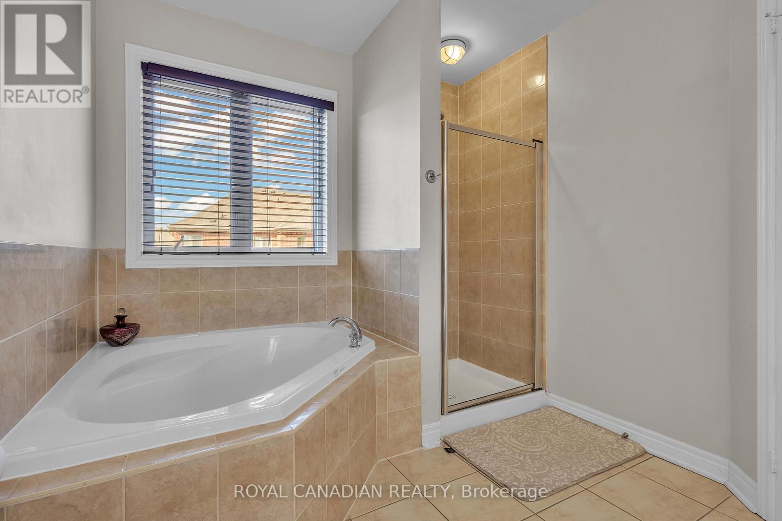 6 Mediterra Drive, Vaughan (Vellore Village), Ontario  L4H 3B6 - Photo 23 - N12450411