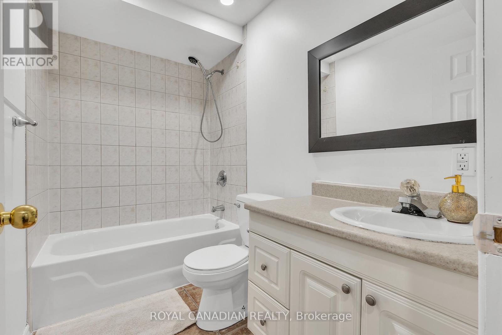 6 Mediterra Drive, Vaughan (Vellore Village), Ontario  L4H 3B6 - Photo 33 - N12450411