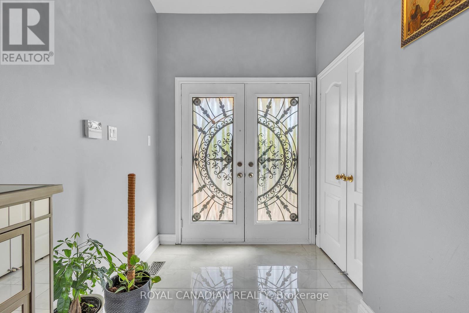 6 Mediterra Drive, Vaughan (Vellore Village), Ontario  L4H 3B6 - Photo 4 - N12450411