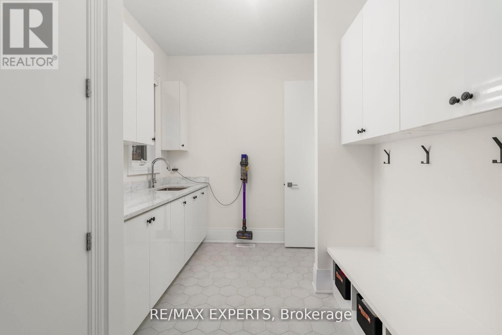 17 Kinburn Crescent, Vaughan, Ontario  L3L 0E9 - Photo 13 - N12450423