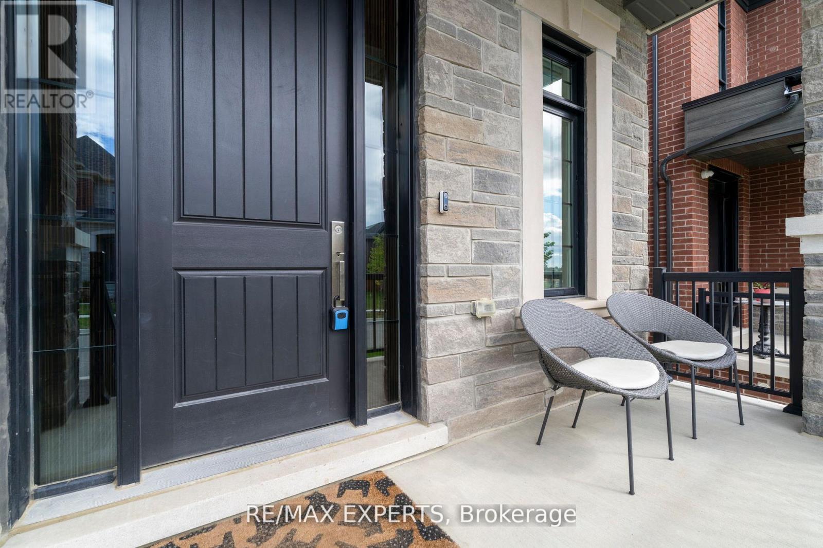 17 Kinburn Crescent, Vaughan, Ontario  L3L 0E9 - Photo 4 - N12450423