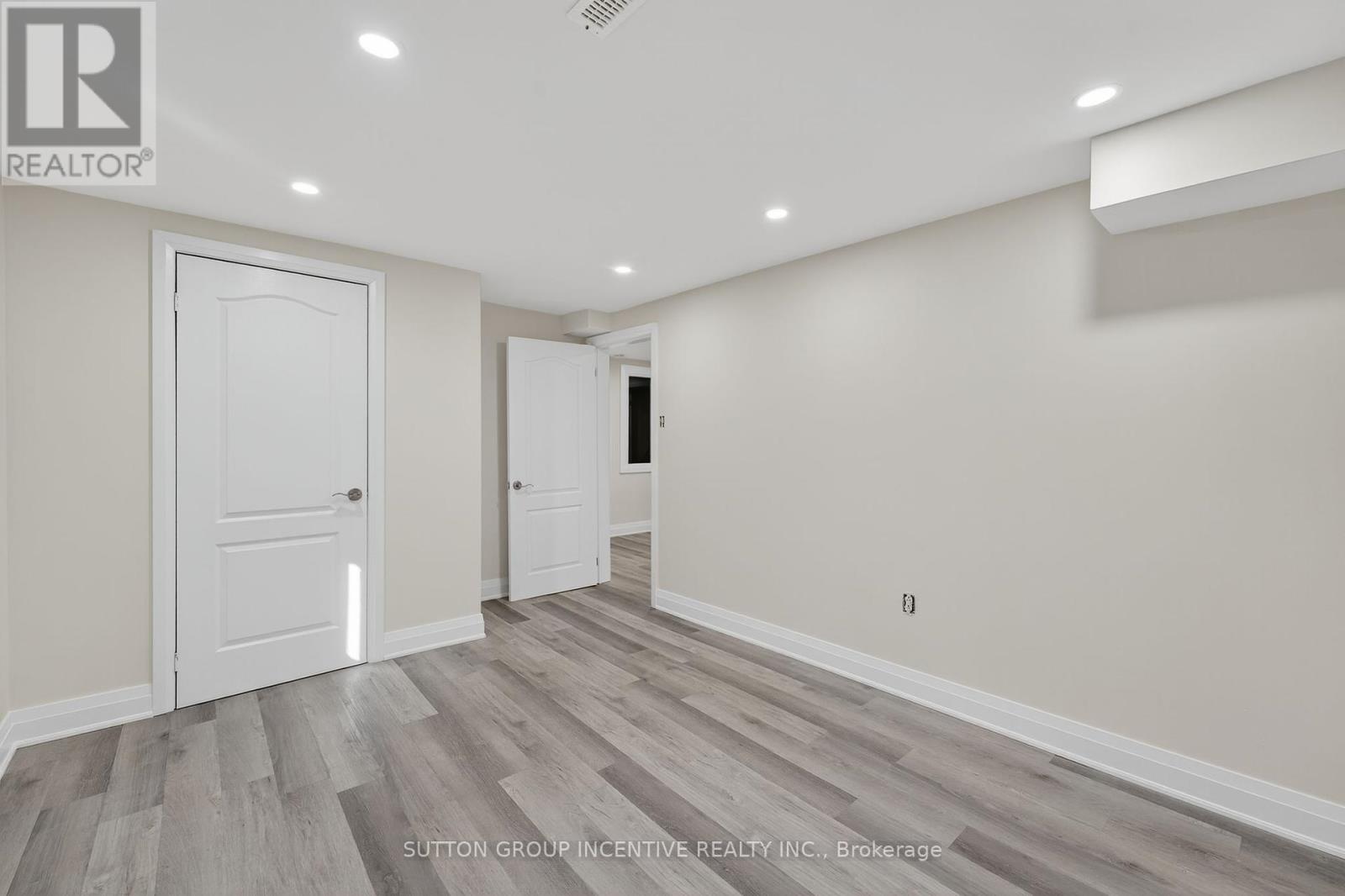 23 Blair Crescent, Barrie, Ontario  L4M 5Y7 - Photo 14 - S12450360