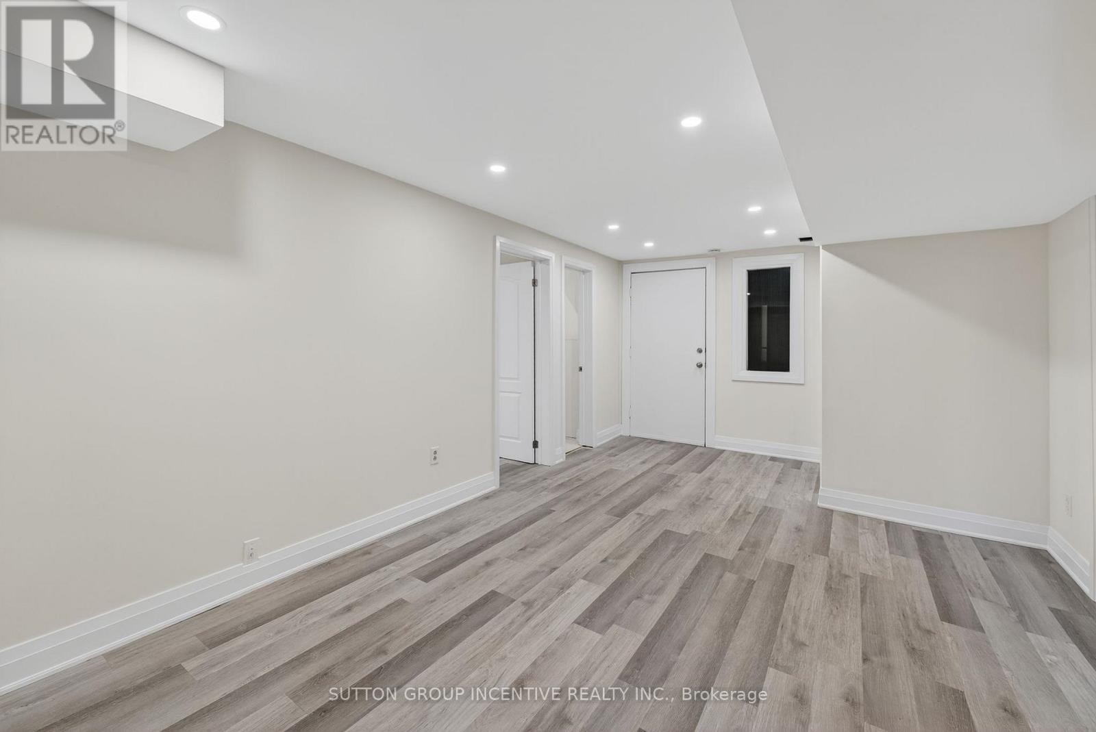 23 Blair Crescent, Barrie, Ontario  L4M 5Y7 - Photo 7 - S12450360