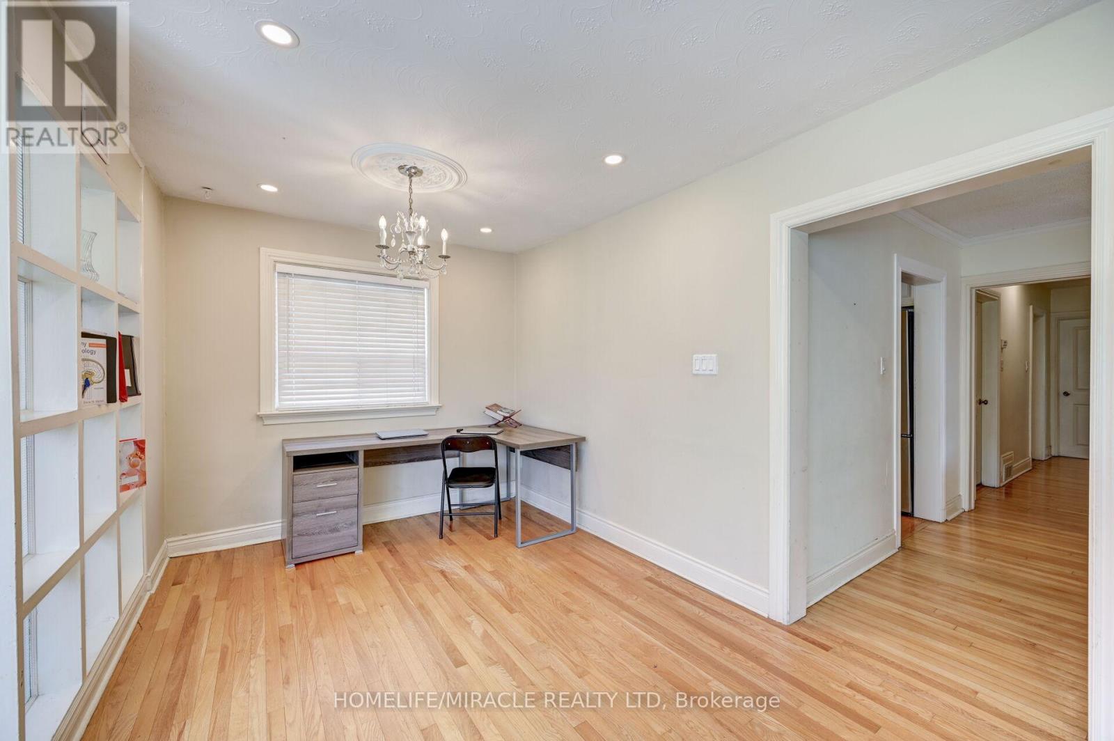 1235 Old River Road, Mississauga (Mineola), Ontario  L5G 3G2 - Photo 14 - W12450337